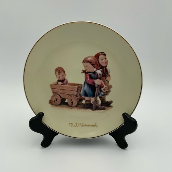 M.J. Hummel Plate “Pleasant Journey" Children Pulling Wagon 8” - Picture 1 of 6